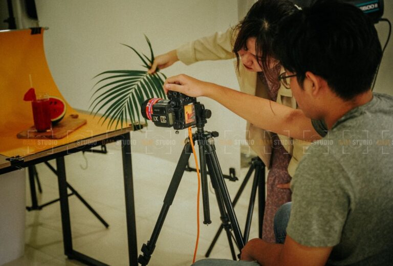 Setup máy ảnh và bối cảnh chụp sản phẩm đồ uống tại Đàm Studio