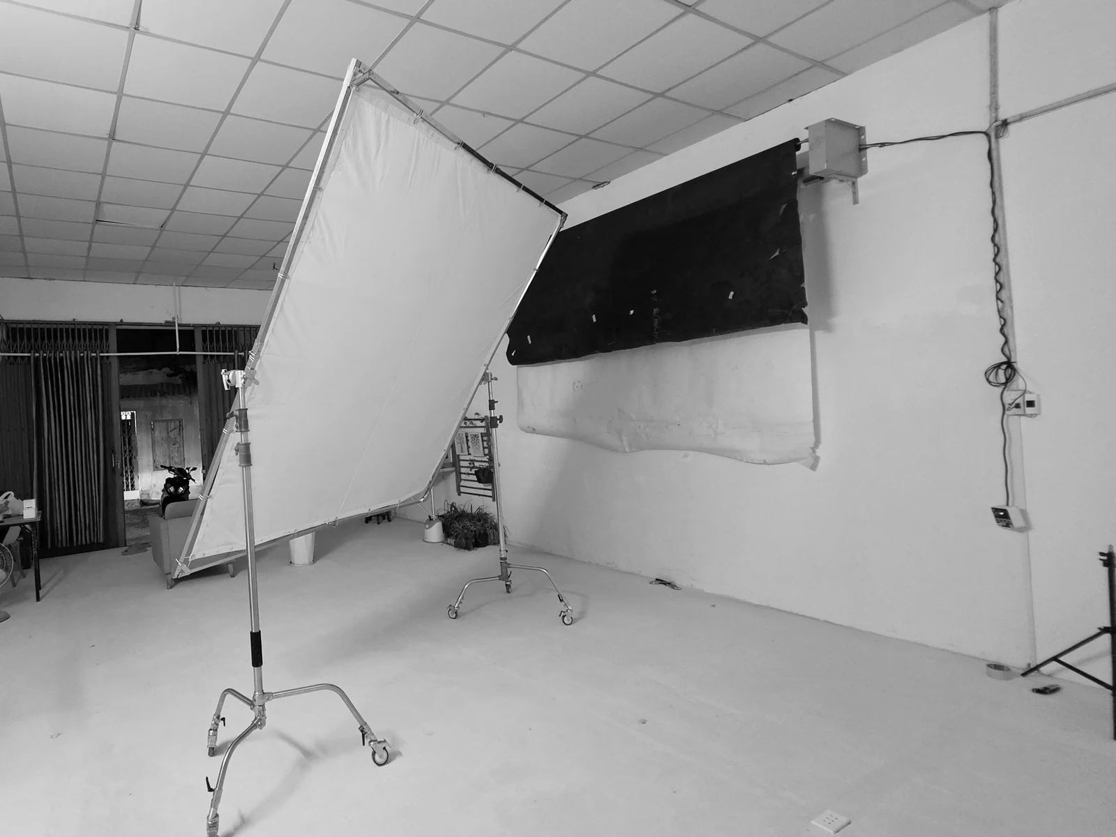 Khung tản sáng và chân đỡ thực tế tại Đàm Studio Vườn Lài